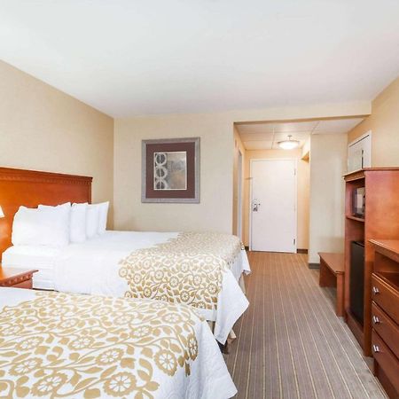 Days Inn By Wyndham Windsor Locks / Bradley Intl Airport Eksteriør billede