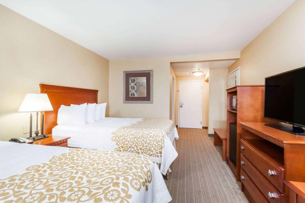 Days Inn By Wyndham Windsor Locks / Bradley Intl Airport Eksteriør billede