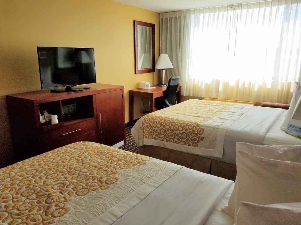 Days Inn By Wyndham Windsor Locks / Bradley Intl Airport Eksteriør billede