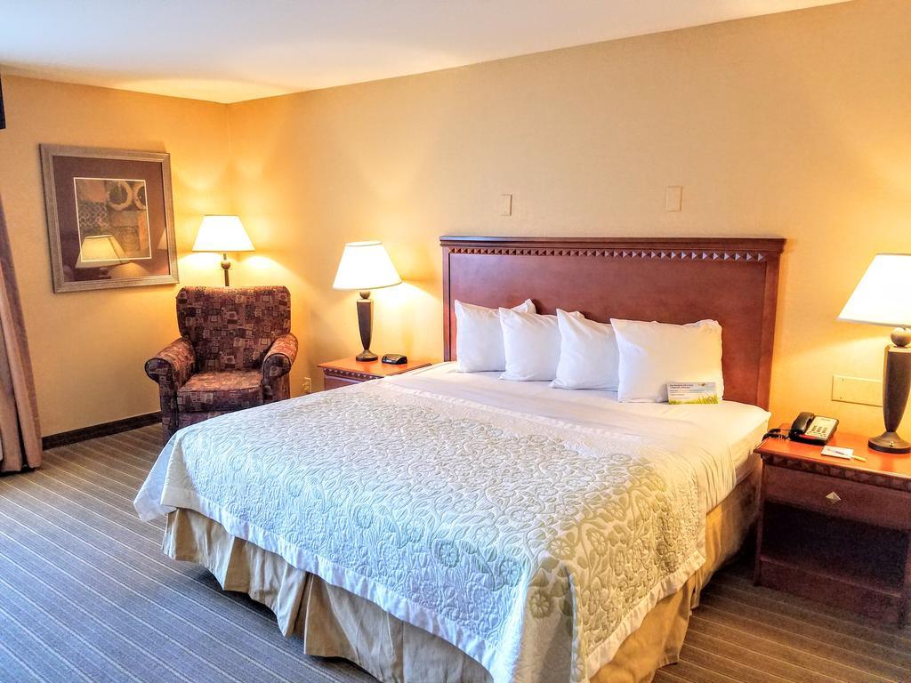 Days Inn By Wyndham Windsor Locks / Bradley Intl Airport Eksteriør billede