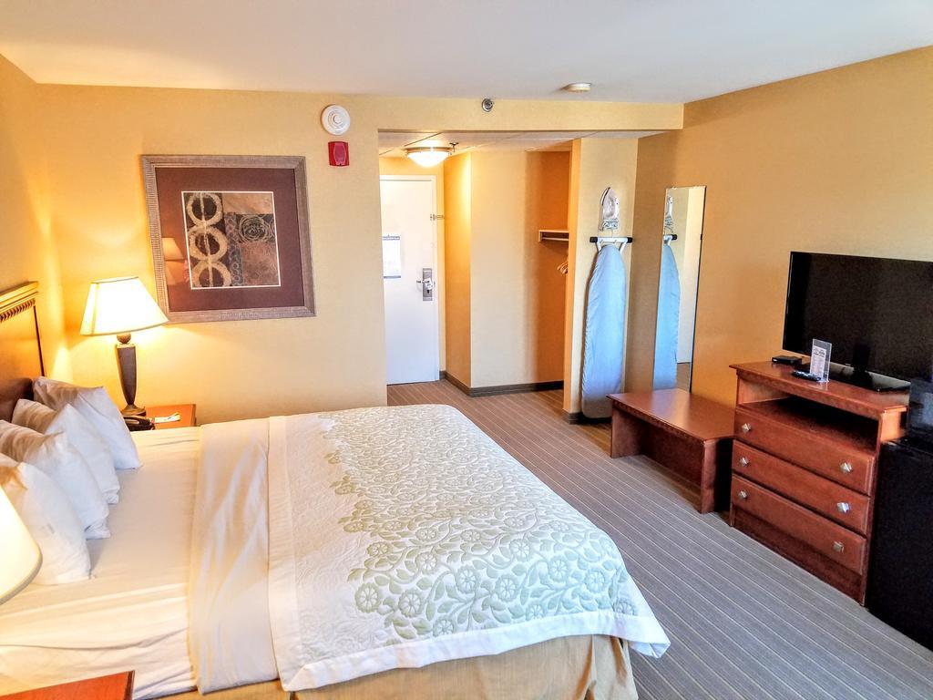 Days Inn By Wyndham Windsor Locks / Bradley Intl Airport Eksteriør billede