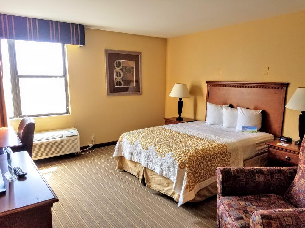 Days Inn By Wyndham Windsor Locks / Bradley Intl Airport Eksteriør billede