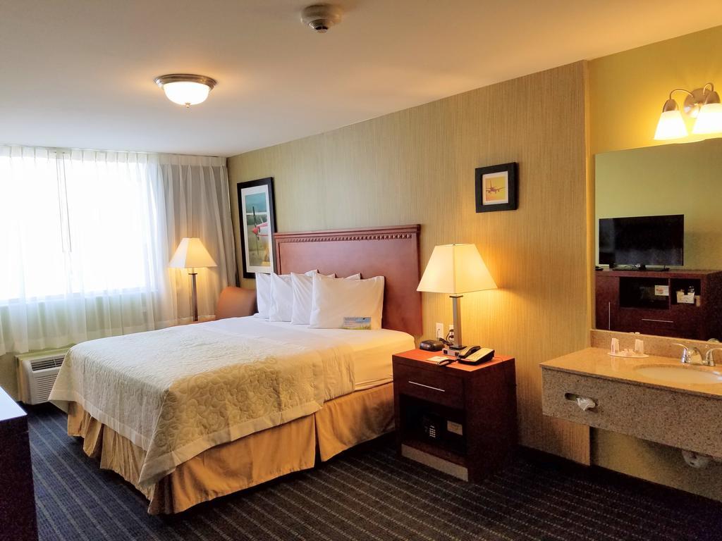 Days Inn By Wyndham Windsor Locks / Bradley Intl Airport Eksteriør billede