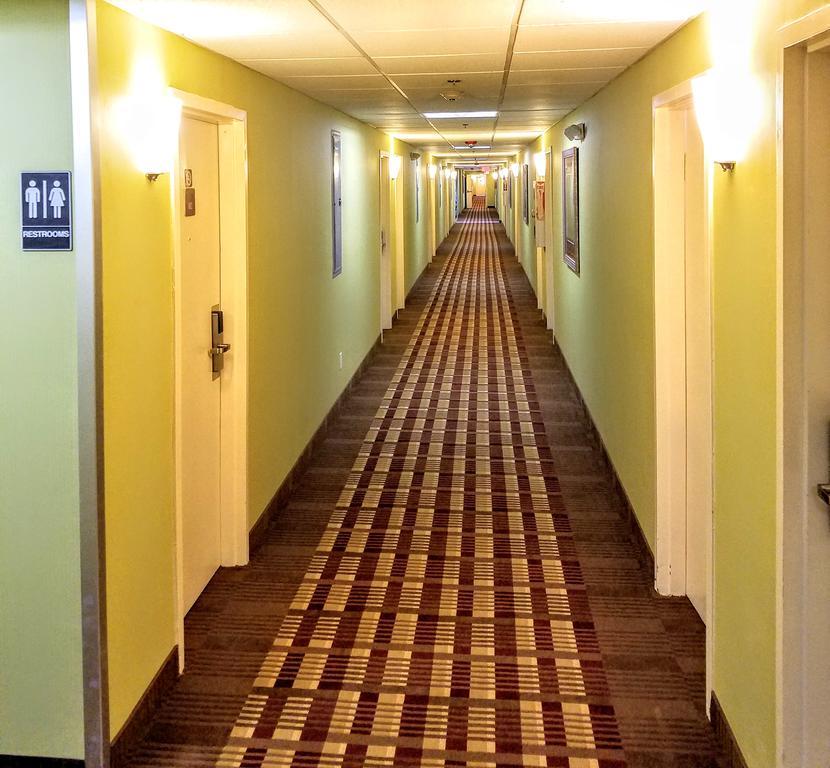Days Inn By Wyndham Windsor Locks / Bradley Intl Airport Eksteriør billede
