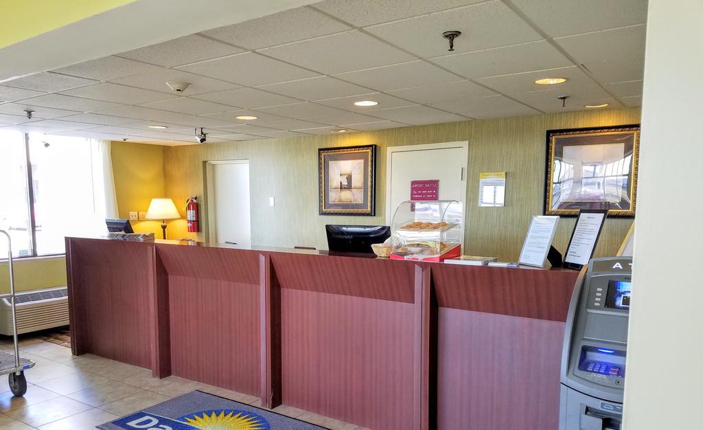 Days Inn By Wyndham Windsor Locks / Bradley Intl Airport Eksteriør billede