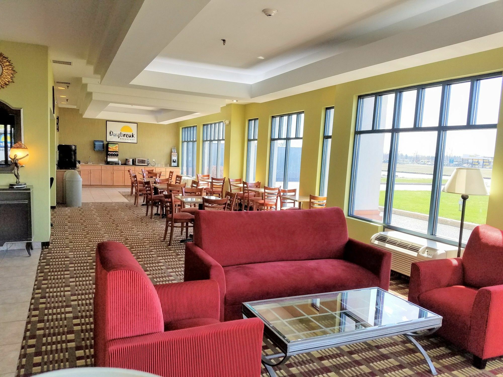 Days Inn By Wyndham Windsor Locks / Bradley Intl Airport Eksteriør billede