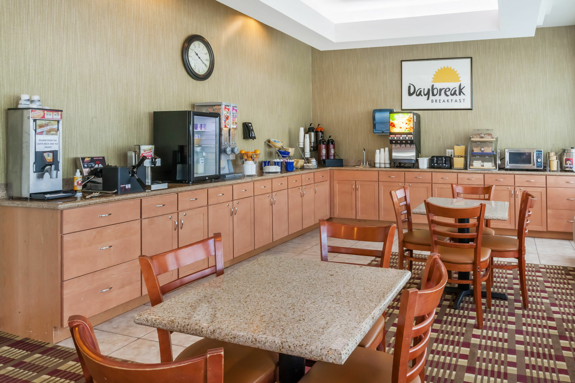 Days Inn By Wyndham Windsor Locks / Bradley Intl Airport Eksteriør billede