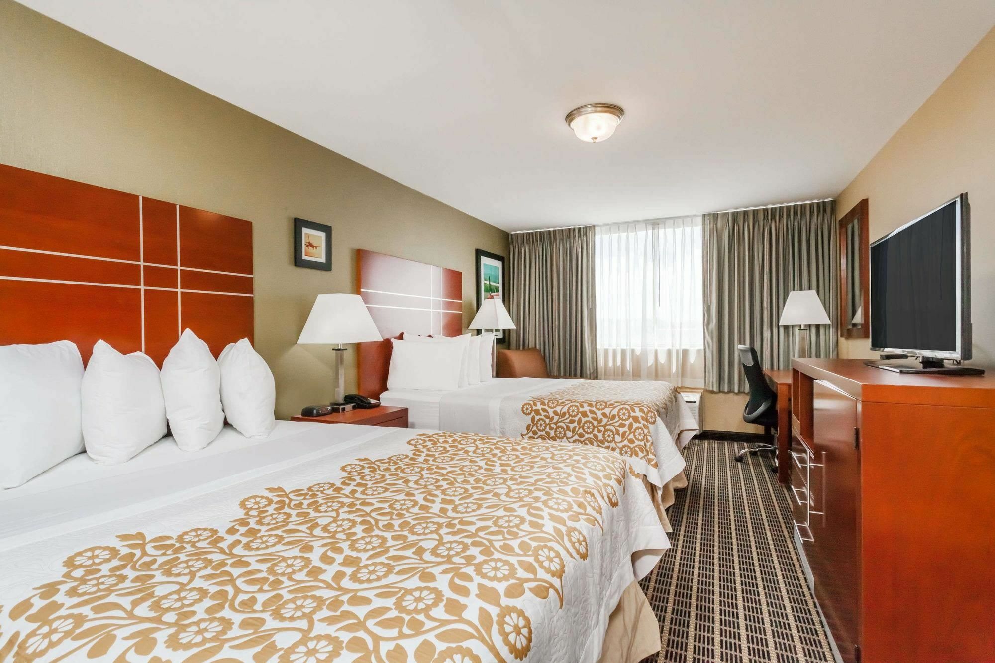 Days Inn By Wyndham Windsor Locks / Bradley Intl Airport Eksteriør billede