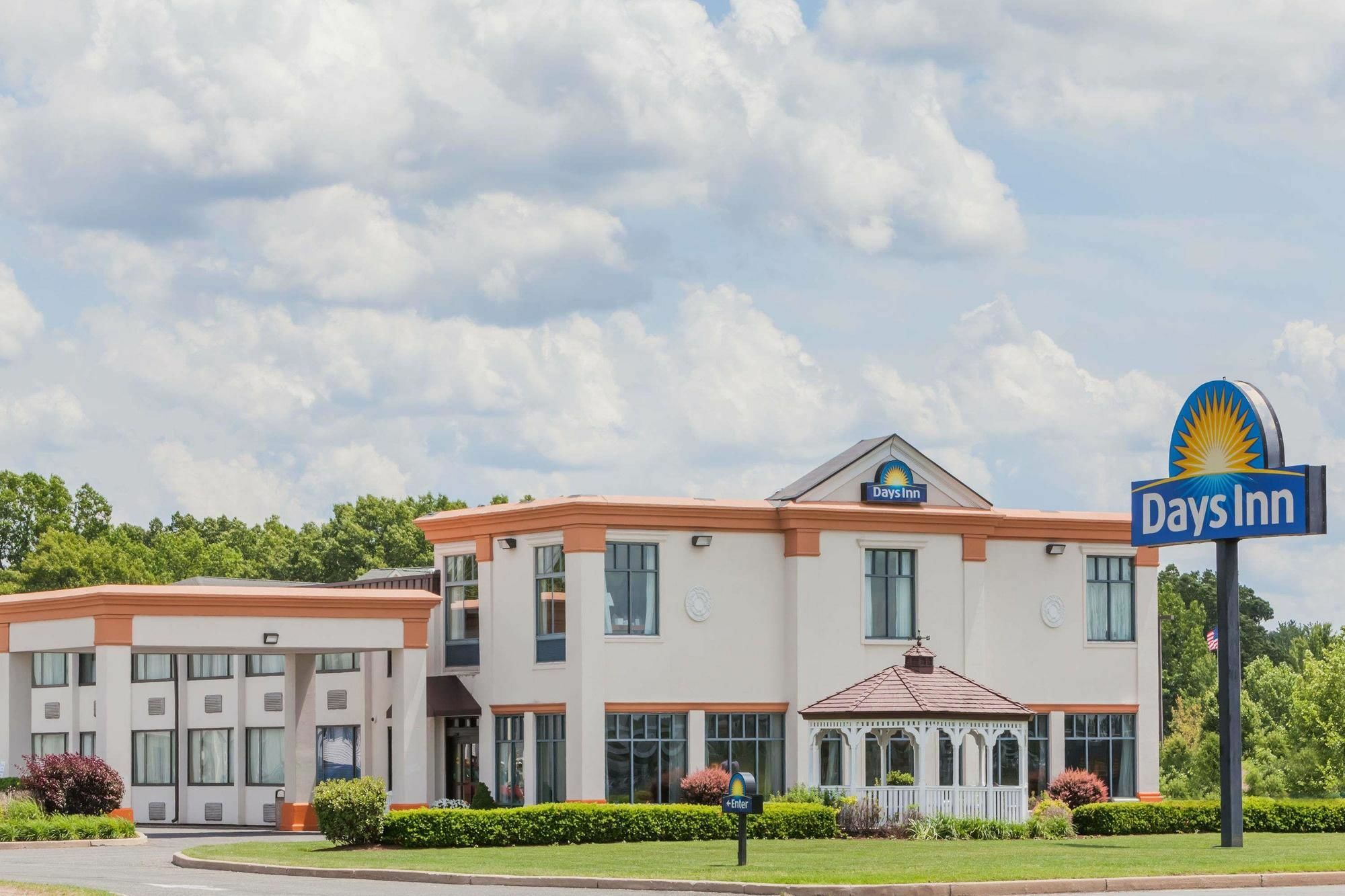 Days Inn By Wyndham Windsor Locks / Bradley Intl Airport Eksteriør billede