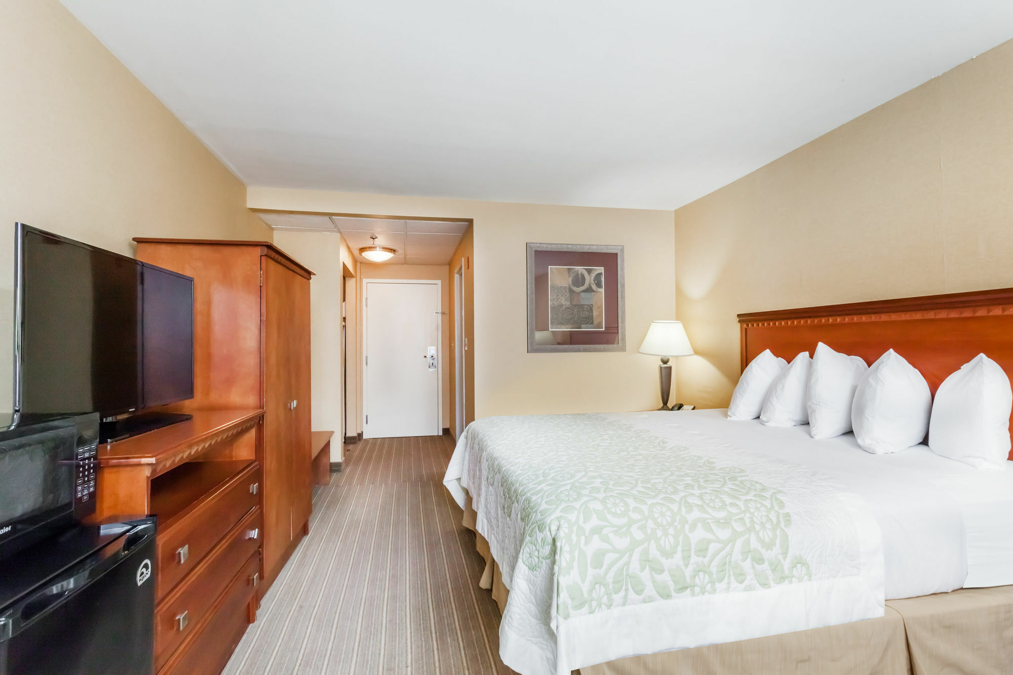 Days Inn By Wyndham Windsor Locks / Bradley Intl Airport Eksteriør billede