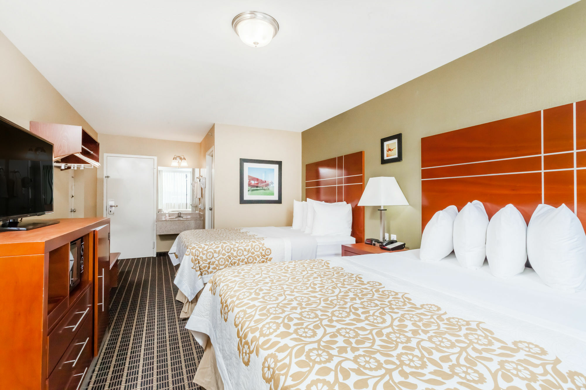 Days Inn By Wyndham Windsor Locks / Bradley Intl Airport Eksteriør billede